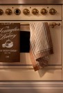 LEXINGTON Stripete kjøkkenhåndkle i lin og bomull – Fudge/White 50x70cm thumbnail