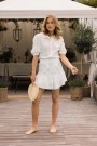 SECRETS BY B Giselle Bluse – Hvit med broderi thumbnail