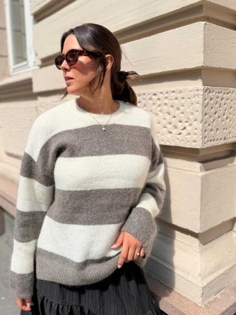 RÈVE Caroline Stripet Genser - Moon Rock/ Off-white